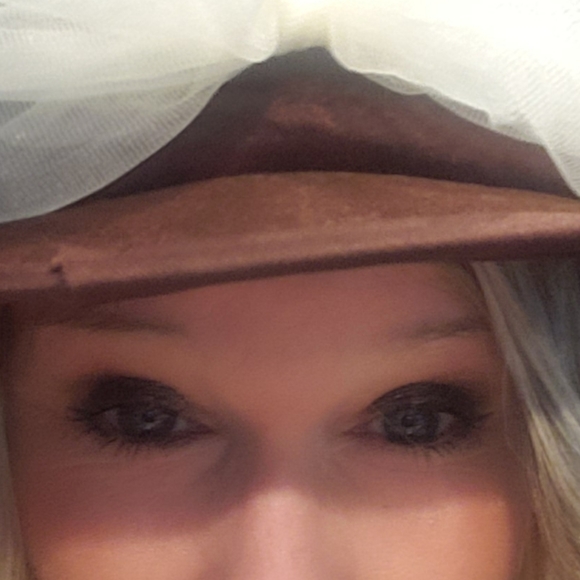 Meet your Posher! - Picture 8 of 8